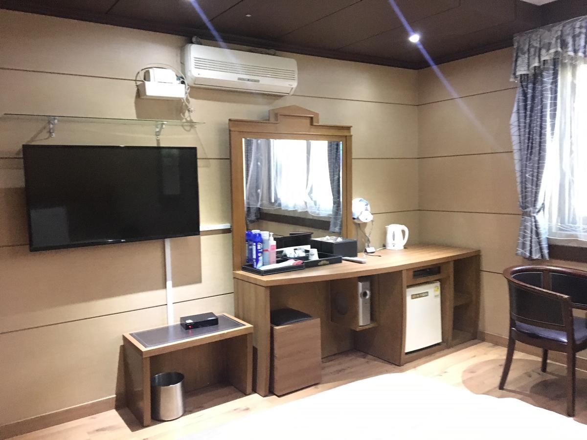 Nobless Hotel Gwangju Metropolitan City Exterior photo